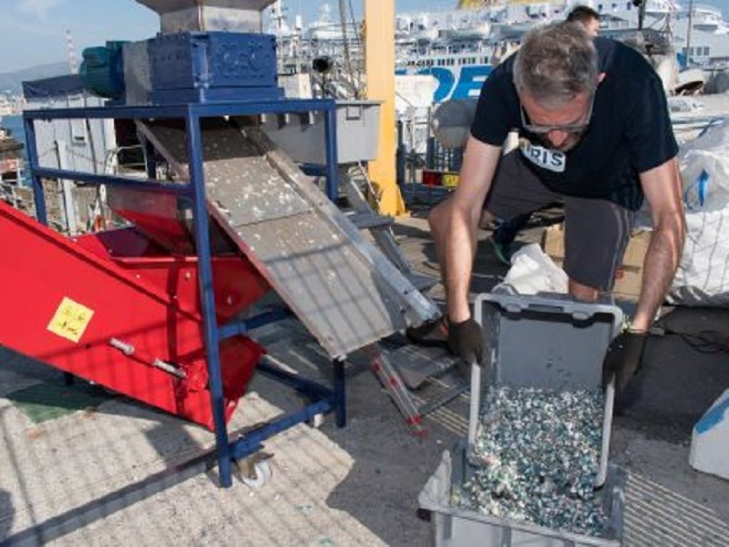 La conversione termochimica delle microplastiche visibili e invisibili presenti nelle acque dei nostri mari: il progetto del Cnr-Ias