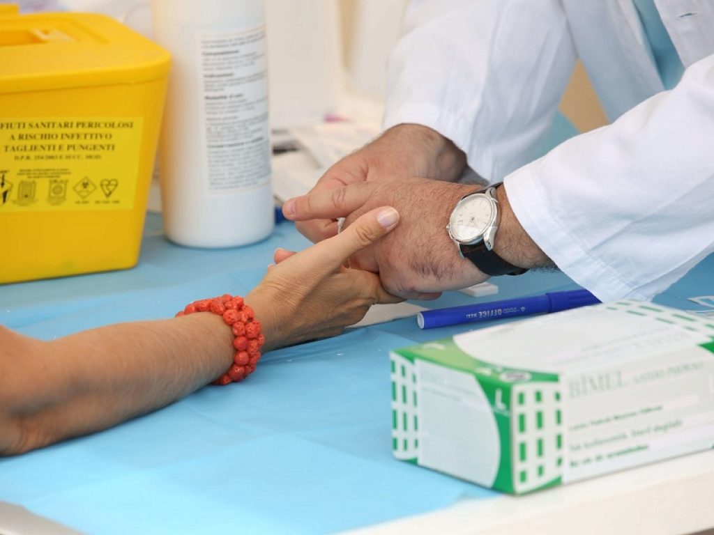 La Commissione UE ha adottato una proposta di raccomandazione del Consiglio relativa a un quadro comune per l’uso, la convalida e il riconoscimento reciproco dei test antigenici rapidi