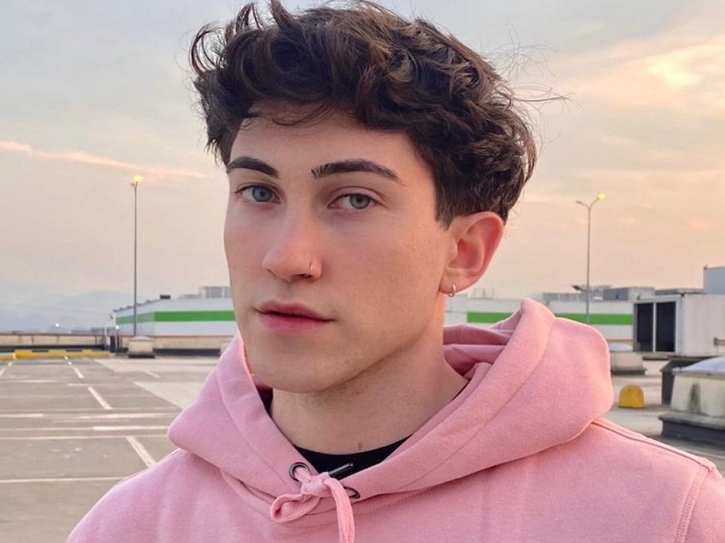 “Ti guardo con i tuoi occhi”: il romanzo d’esordio di Emanuele Calandretti