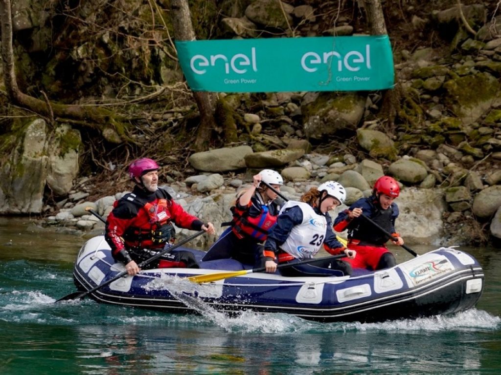 A Borgo a Mozzano rafting nell'invaso del Ponte del diavolo