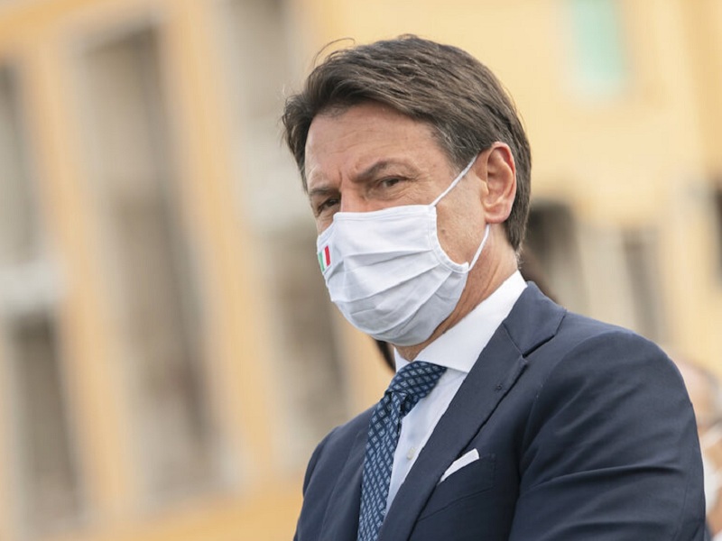 La ministra Lamorgese è positiva al Covid e ha partecipato al Consiglio dei ministri. Conte e gli altri faranno il tampone, Di Maio in isolamento fiduciario