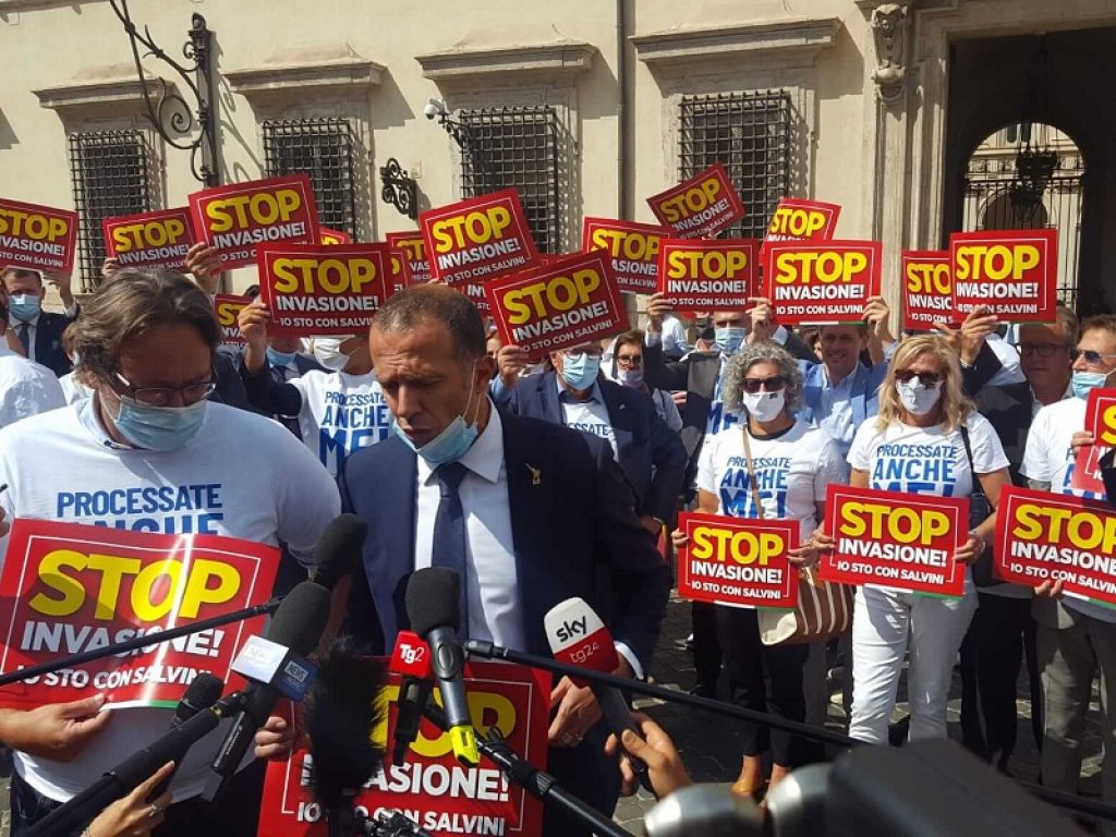 Migranti, Lampedusa al collasso: Musumeci da Conte e Lega in piazza