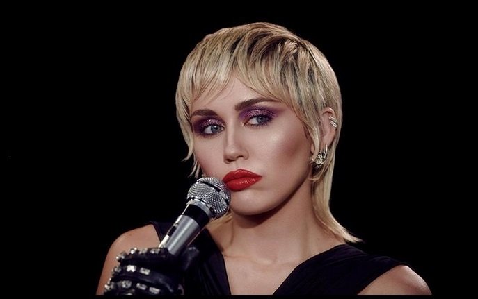 Miley Cyrus: basta dieta vegana, diventa pescetariana