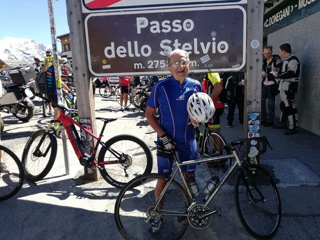 Prodi in bici al Passo dello Stelvio per "Maratona Alzheimer"
