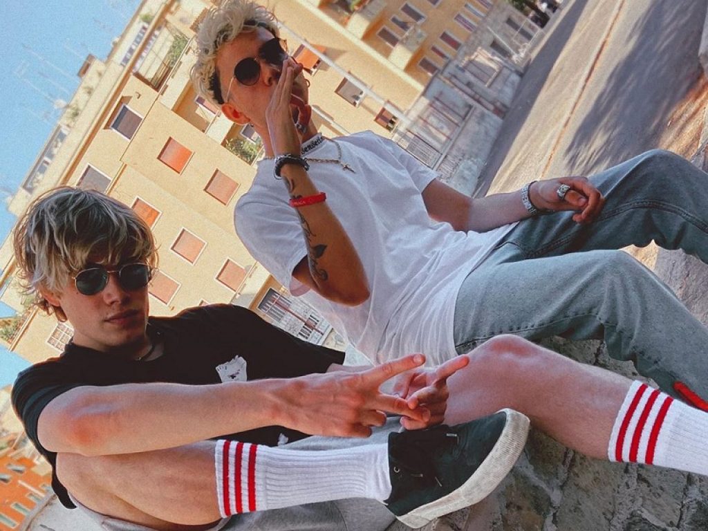 Aka 7even feat. Biondo: esce il singolo "Coco"