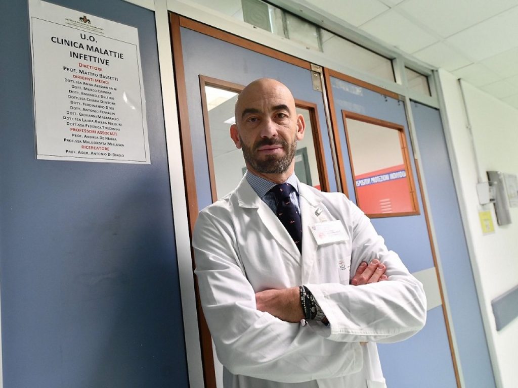 Pochi effetti gravi ma contagi ancora più frequenti: ecco cosa ci si può aspettare dalla variante Omicron 2 secondo l'infettivologo Bassetti