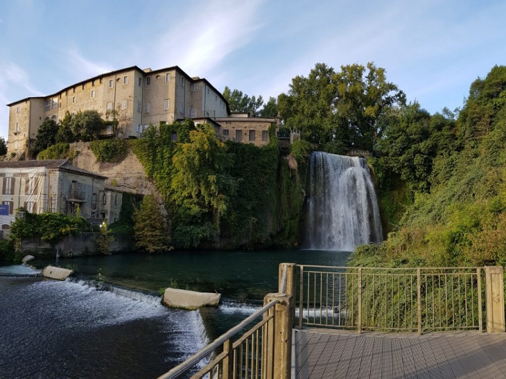 Studenti e pazienti uniti nell'arte: a Isola del Liri due murales per educare all'ambiente e per ridurre lo stigma verso i portatori di disagio mentale
