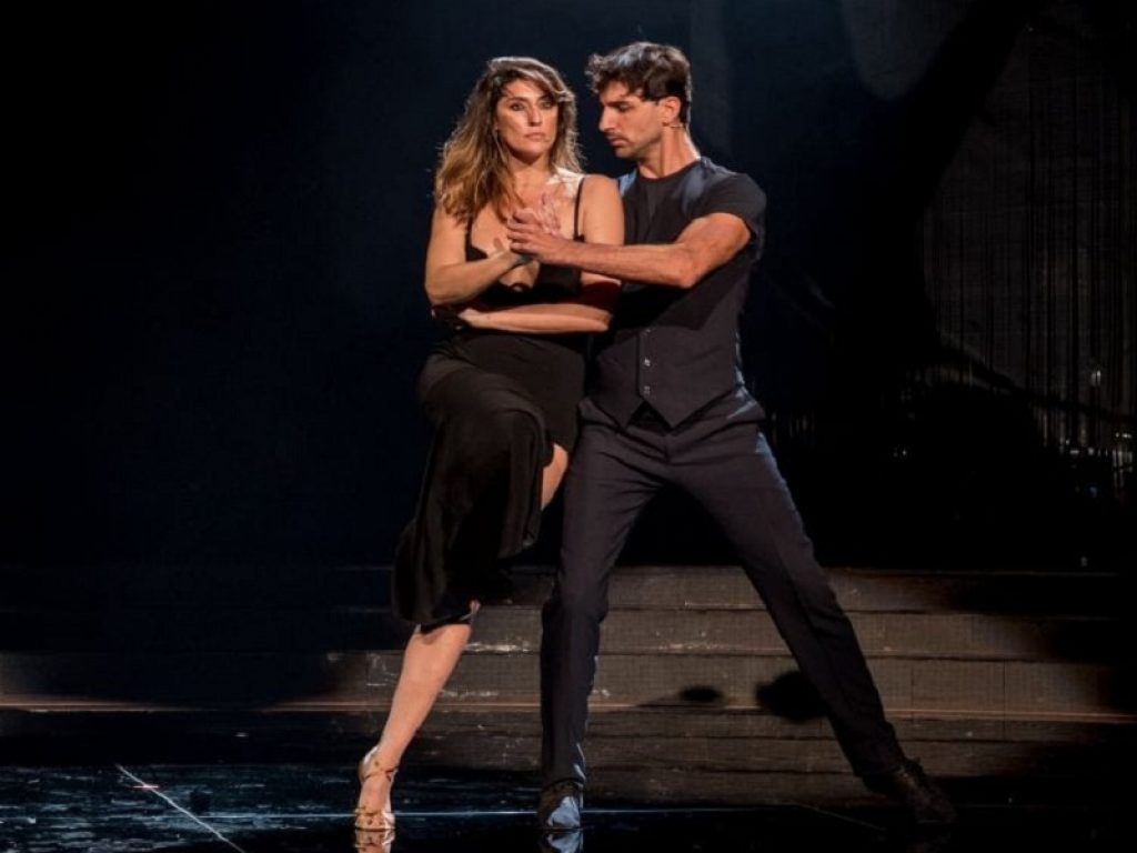Ballando con le Stelle 2020: Isoardi e Conticini sempre favoriti, ma Alessandra Mussolini in coppia con Maykel Fonts si avvicina nelle quote