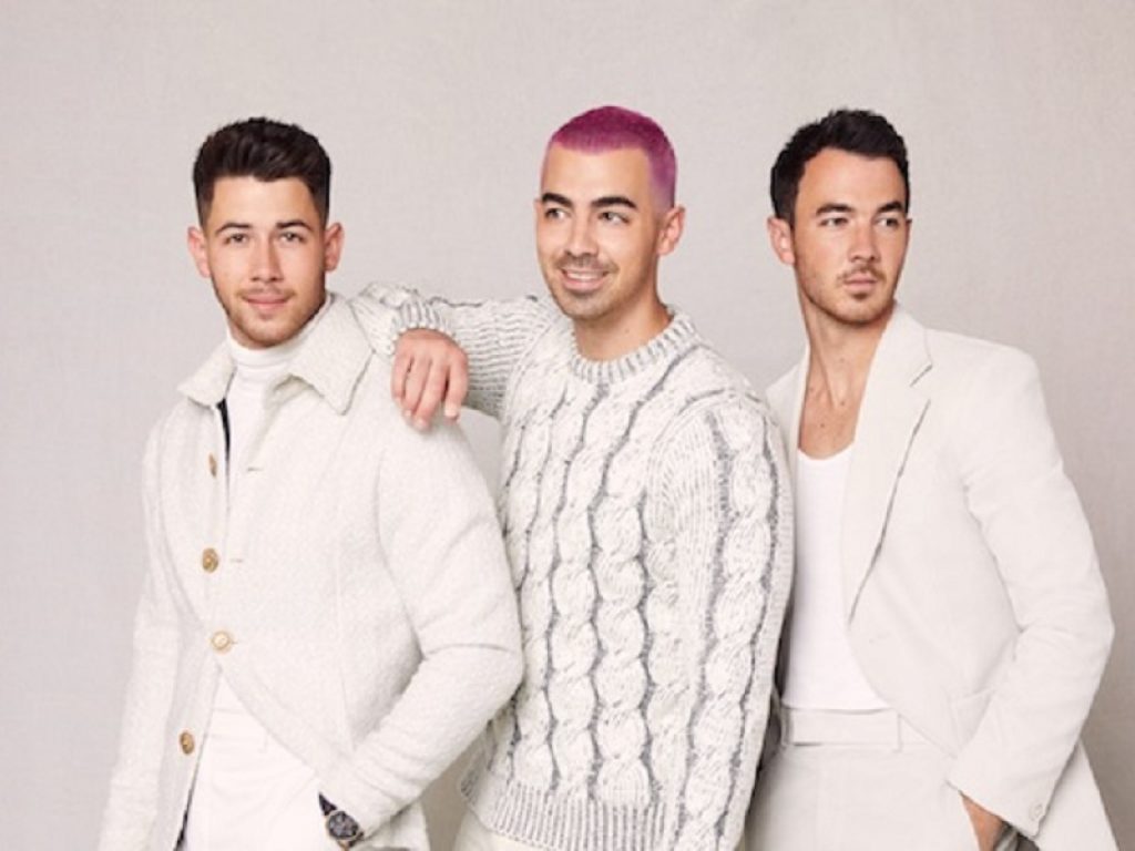 I Jonas Brothers pubblicano un singolo natalizio