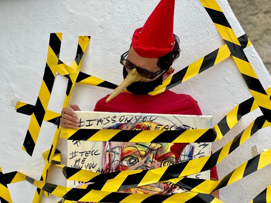 L'Ischia Street Art Gallery di Forio ospita fino al 30 dicembre la mostra dal titolo Social Distancing Vol. I  “L’Arte Contemporanea è un Burattino di Legno”