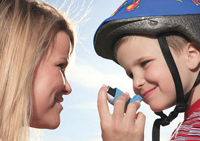 Asma pediatrico e steroidi inalatori: secondo un nuovo studio semplificare la posologia migliora l'aderenza terapeutica