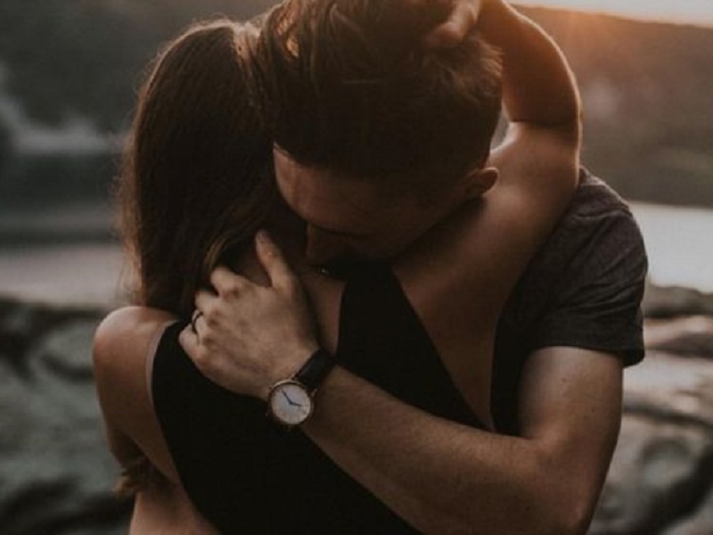 La forza di un abbraccio: terapia per il corpo