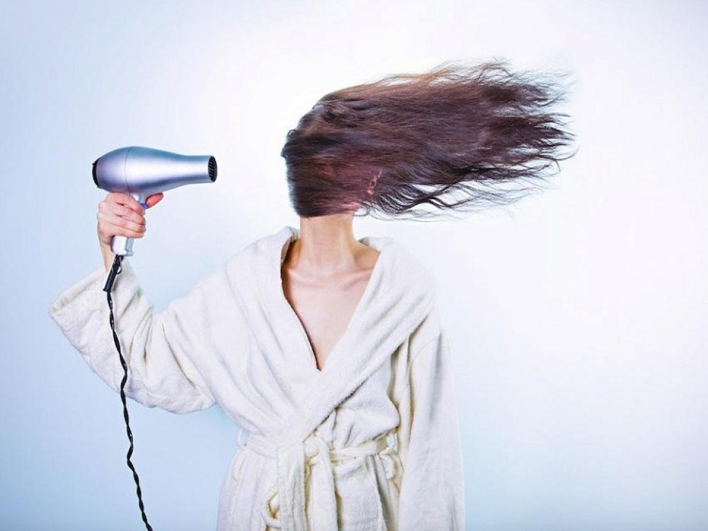 Cosa danneggia i capelli? 12 miti da sfatare