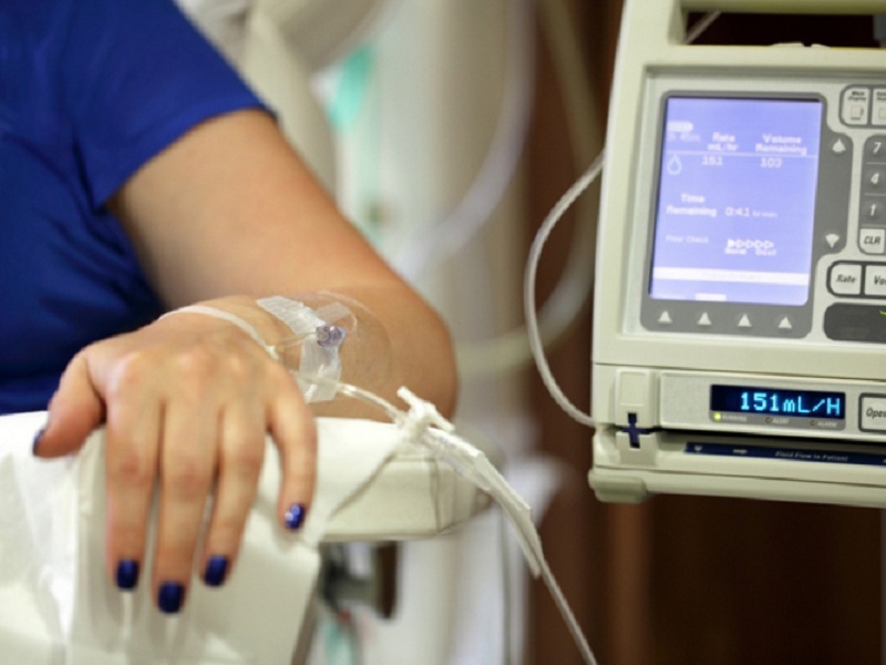 Nei pazienti con linfoma di Hodgkin classico, brentuximab vedotin aggiunto alla chemioterapia migliora il tasso di sopravvivenza libera da progressione