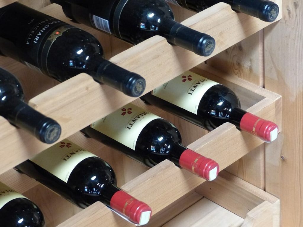 Lombardia: Lombardia vietato comprare vino dopo le 18, ira del Consorzio Chianti