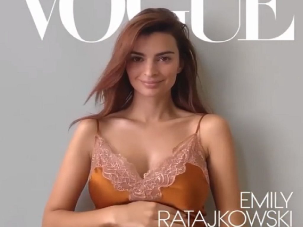 Emily Ratajkowski incinta sulla copertina di Vogue