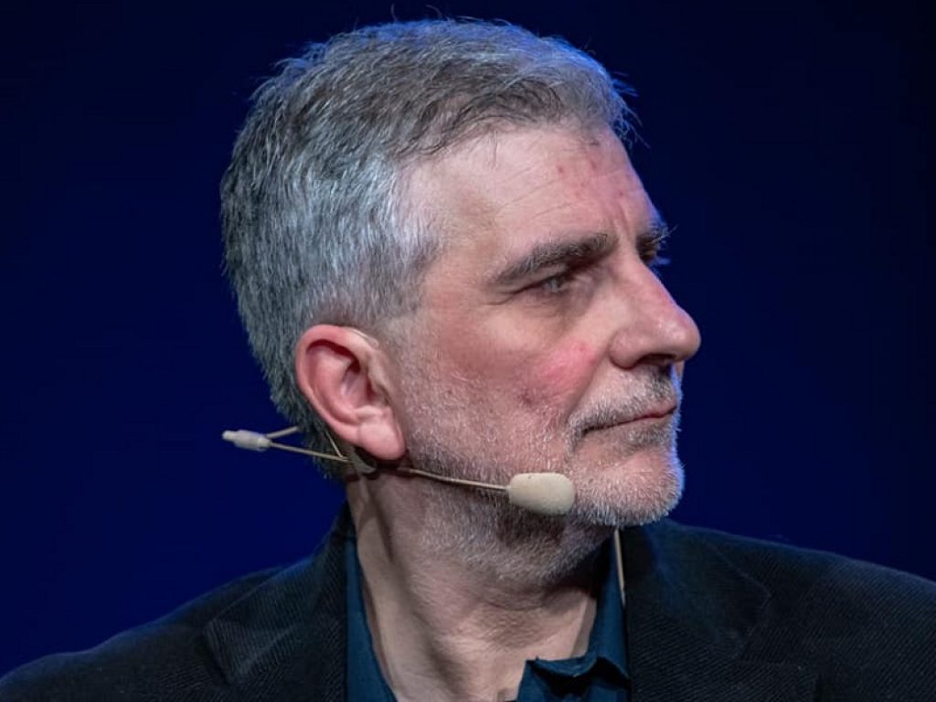 Deregibus racconta De Gregori in 700 pagine