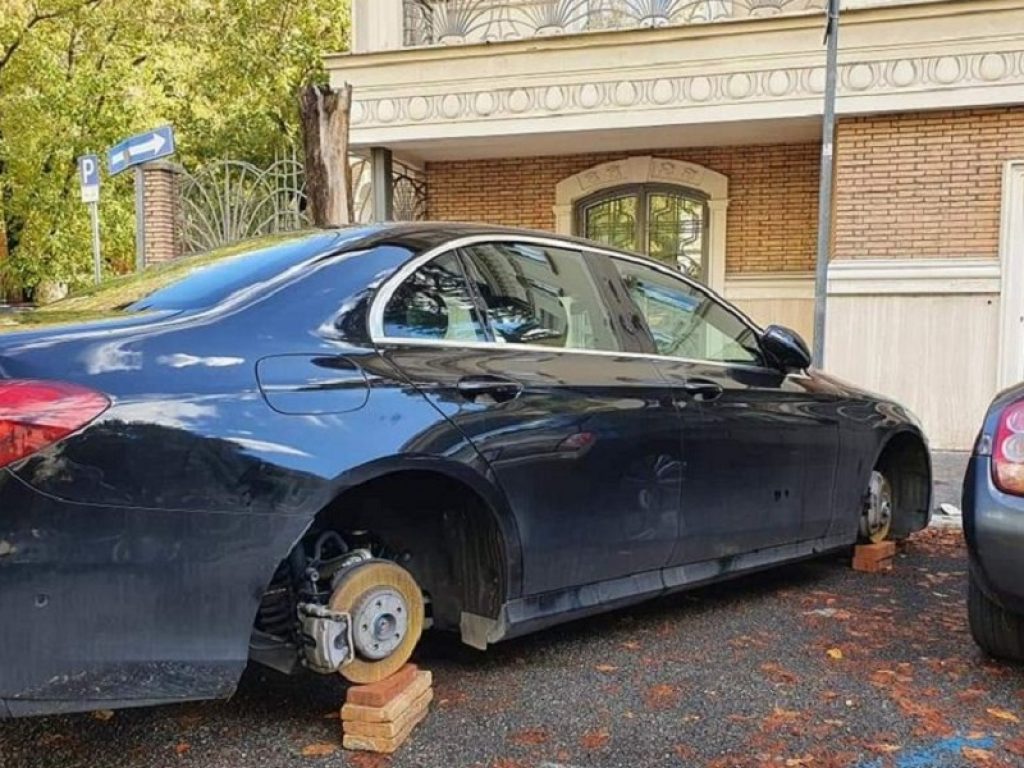 Roma: al quartiere Prati furti a raffica di pneumatici