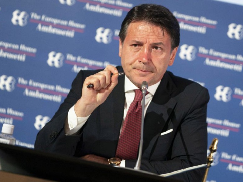 Il premier Conte chiude ai soldi del Mes: "Se arrivano dovrò intervenire con nuove tasse e tagli di spese". Maggioranza perplessa e spaccata