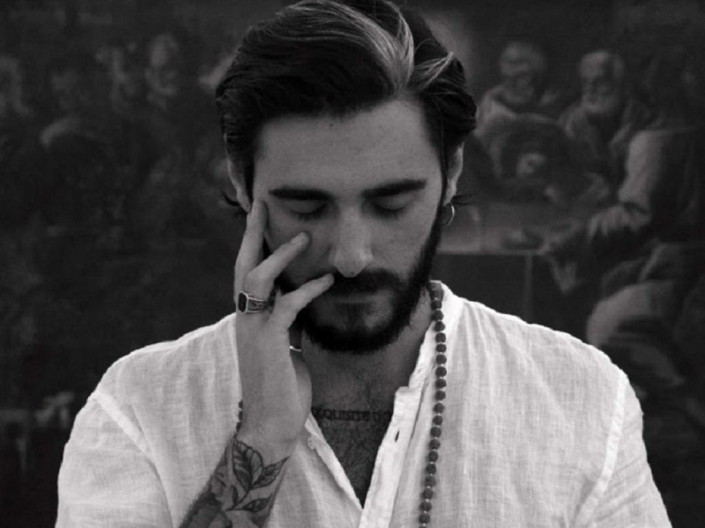 Tra folclore e sentimento: le Solite Scuse" è il nuovo disco dell'artista Grecale disponibile su tutte le piattaforme digitali