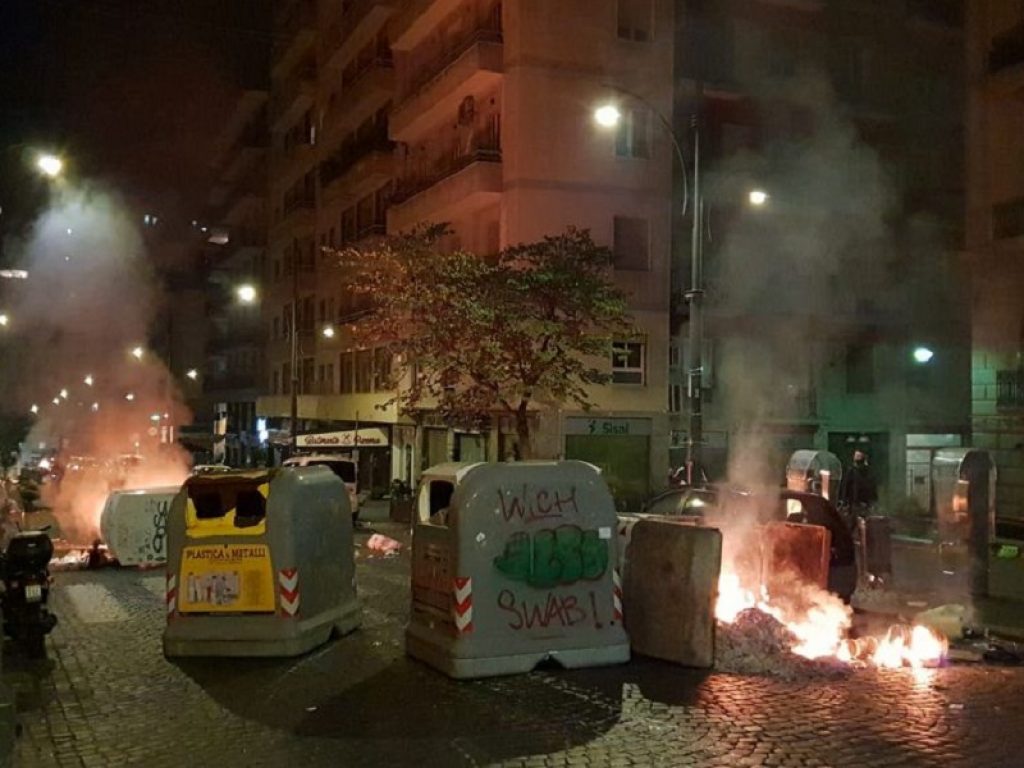 Napoli: notte di proteste e scontri contro il lockdown