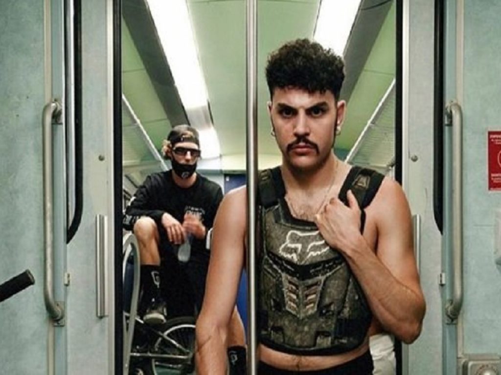 Izi annuncia a sorpresa il nuovo album, “Riot”