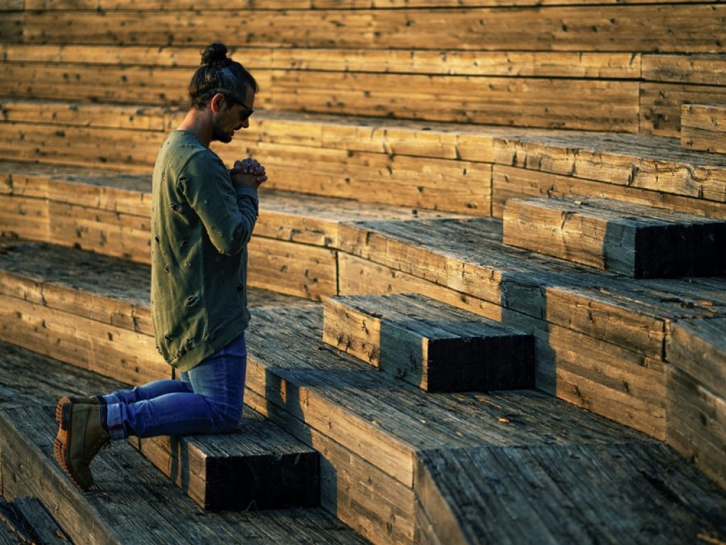 "Apocalisse" è il nuovo singolo di Luca Eri, disponibile sulle piattaforme digitali per Le Siepe Dischi e distribuito da Artist First