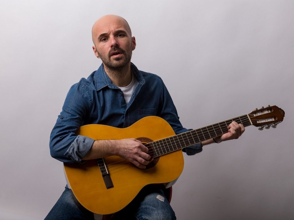 Marco Calabrese in radio con "Vorrei scrivere di te"