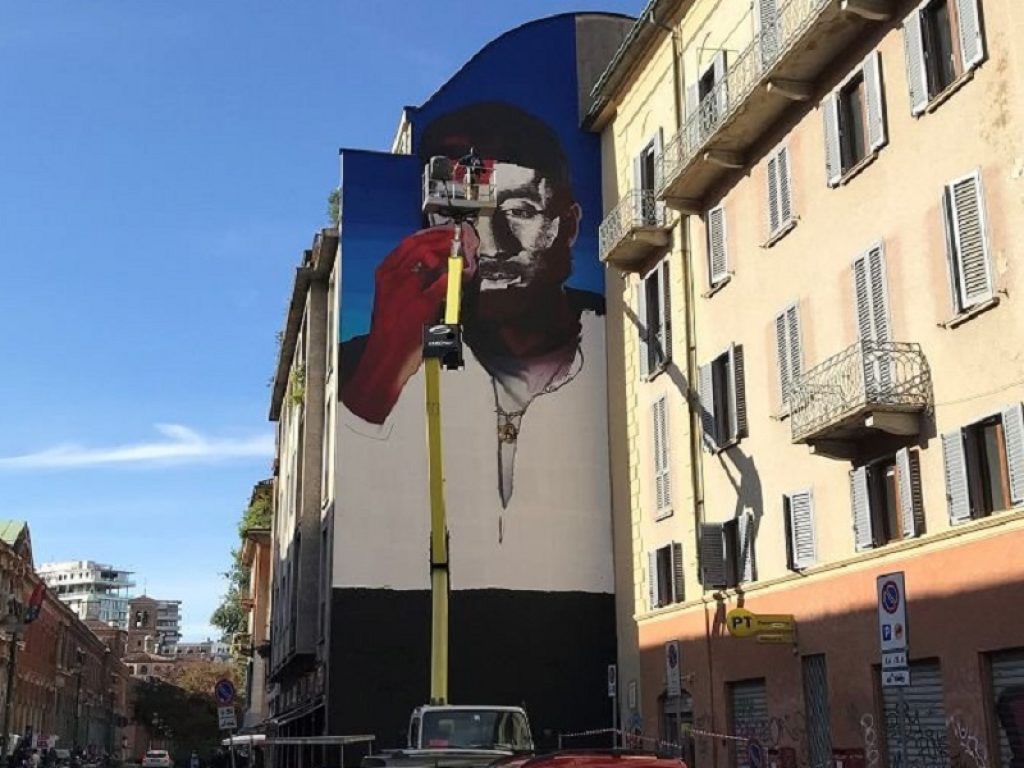 Mecna, la cover del nuovo disco è anche un murales a Milano