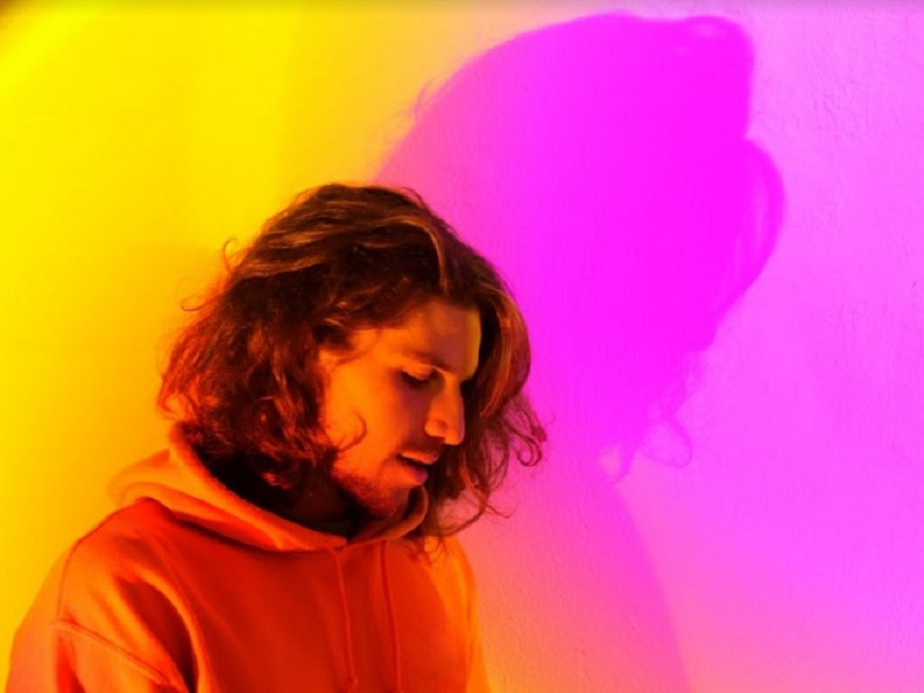 Psichedelia è il nuovo singolo di Pit, disponibile su tutte le piattaforme digitali: quando la via di casa diventa un dancefloor sconosciuto