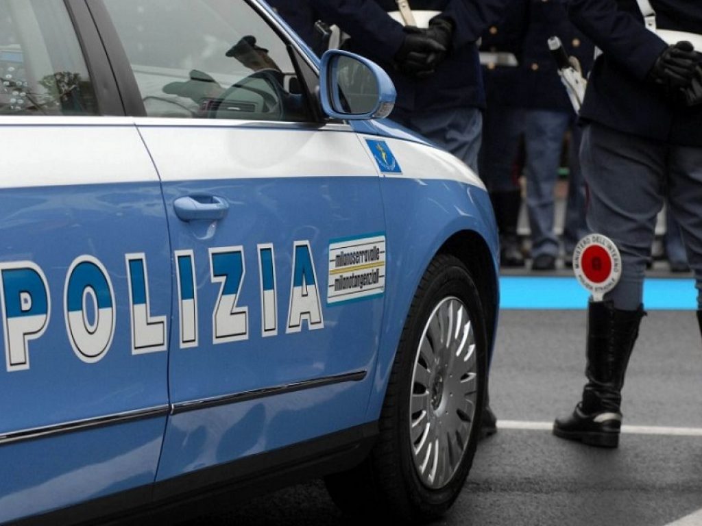 polizia omicidio cadavere carrello della spesa