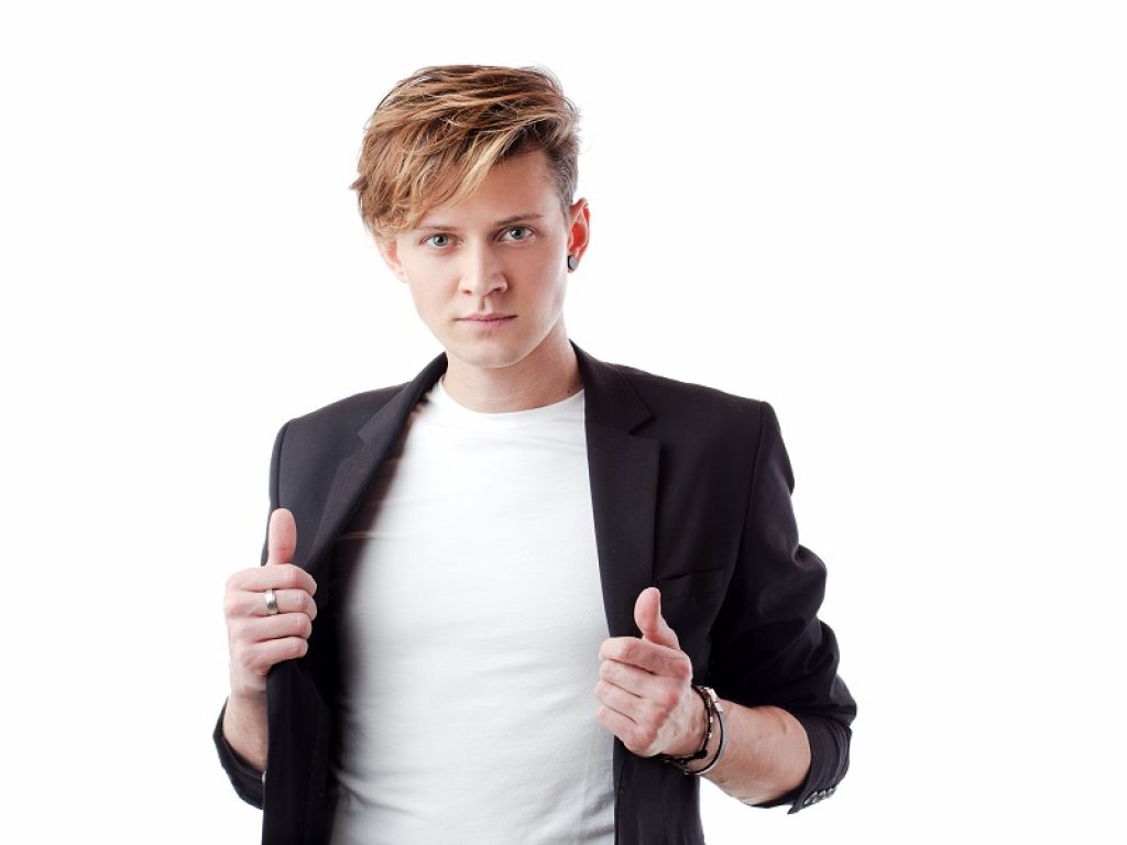 "Power of Love" è il nuovo singolo di Silver