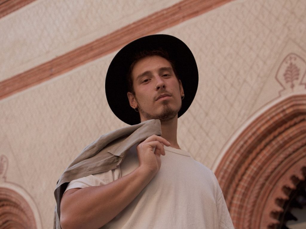 Mediterraneo è il primo EP di Vespro, fuori per Kumomi