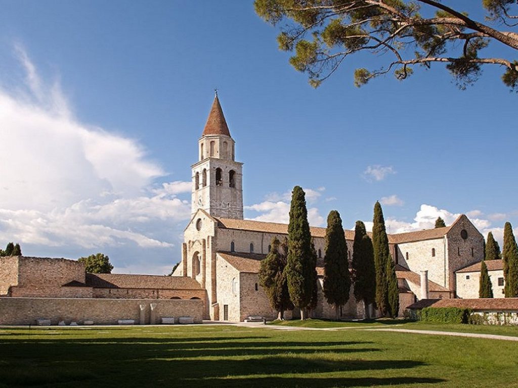 Un francobollo dedicato alla Basilica di Aquileia