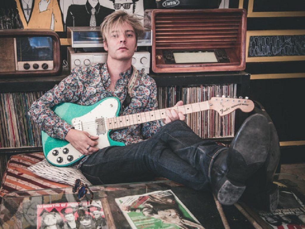 Francesco Arpino online con il video di "Mayday"