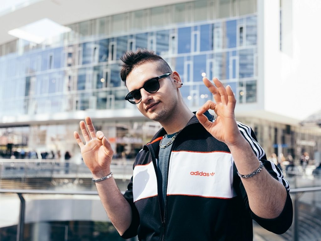 King Lebo torna e regala "Una dose di felciità"