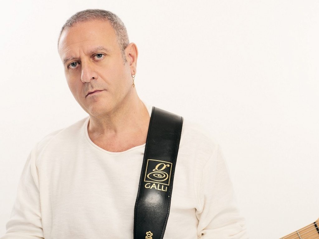 Luca Rustici in radio con "I don't feel like you"