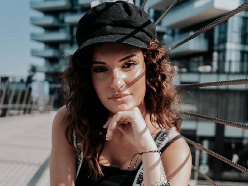 Malhara torna con il singolo "Hello"