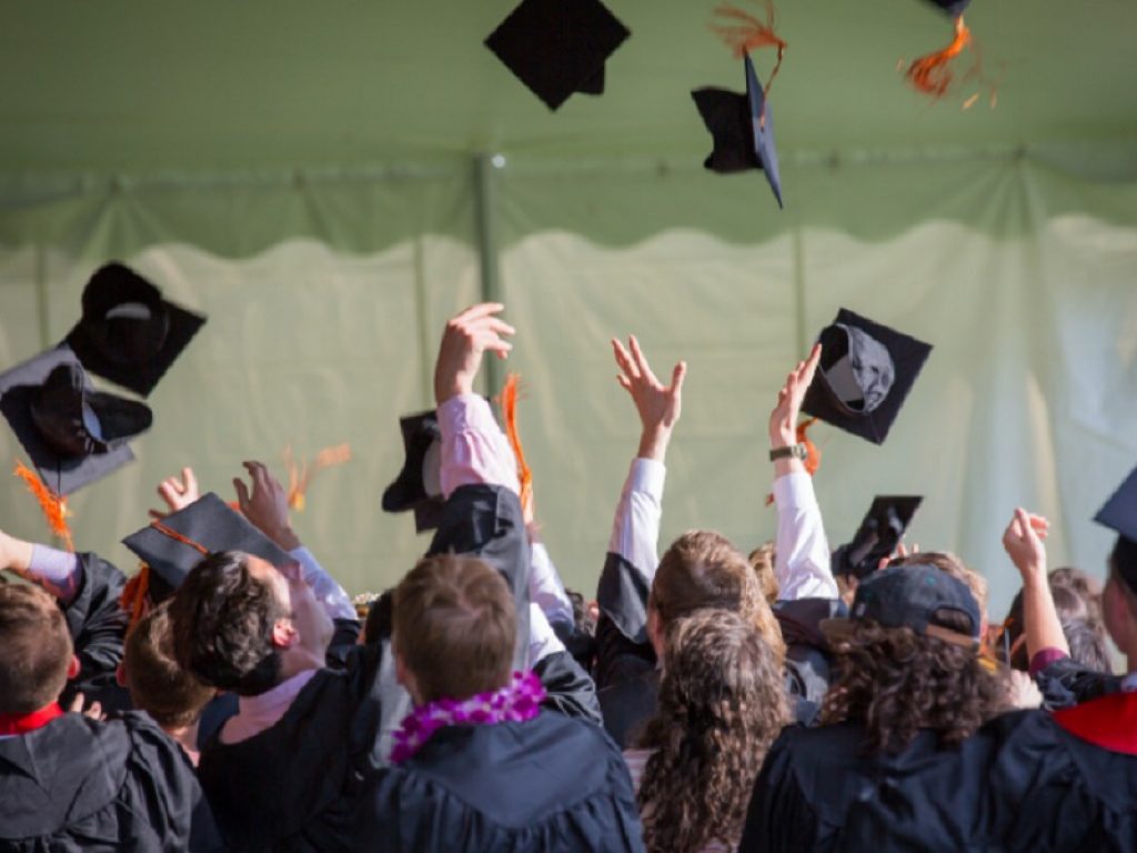 Università, i consigli per scegliere la facoltà e gli errori da non commettere: attenzione a farsi influenzare da parenti e amici o a ignorare i test di orientamento