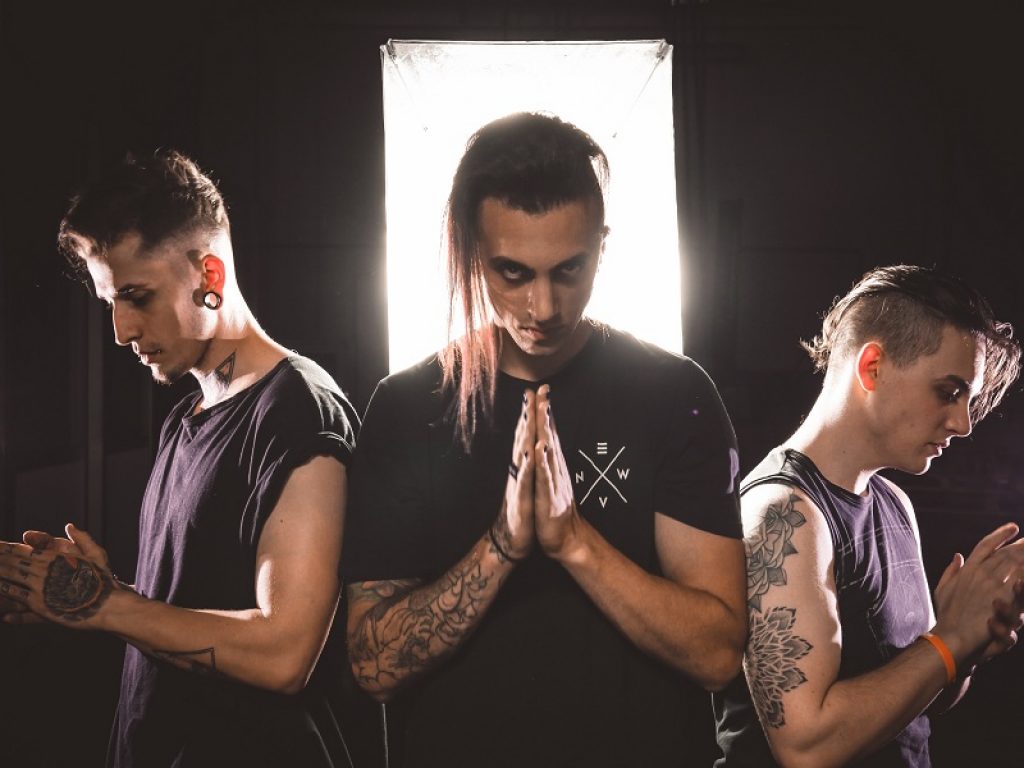 As We Stray online con il nuovo singolo "NTL"