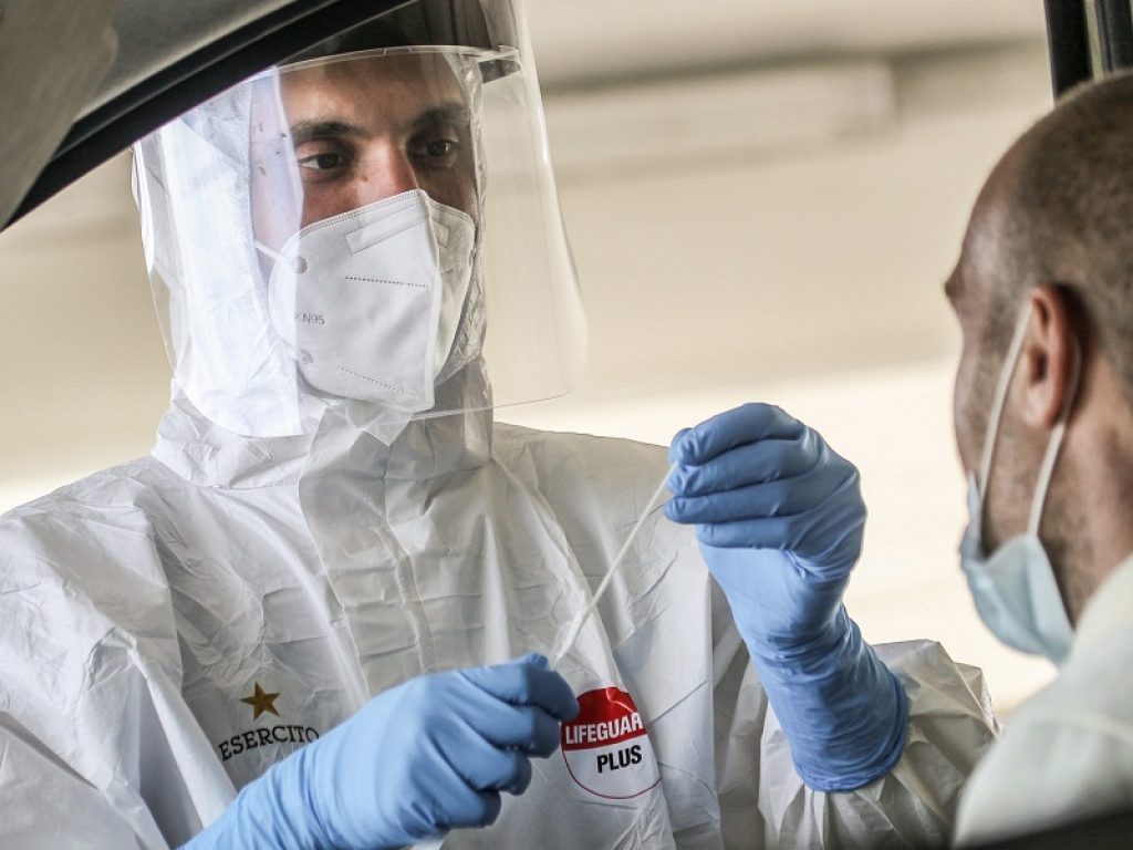 Come funziona il test rapido antigenico per il Covid-19: come viene eseguito, quanto è efficace e quando è importante effettuarlo