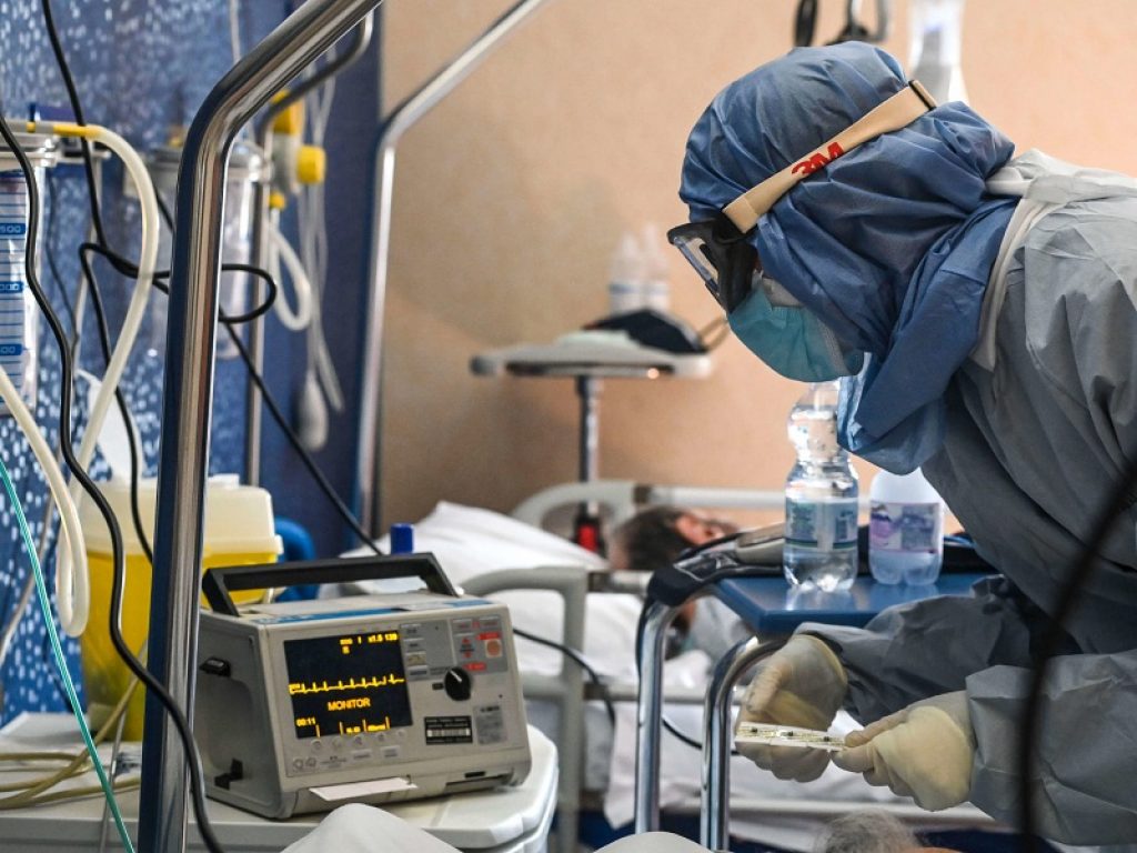 Covid: studio italiano di bioinformatica, pubblicato sulla rivista Cell Systems, ha spiegato perché alcuni pazienti si ammalano in maniera più grave