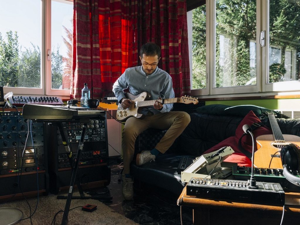 Gregorio Sanchez debutta con "Dall'altra parte del mondo"