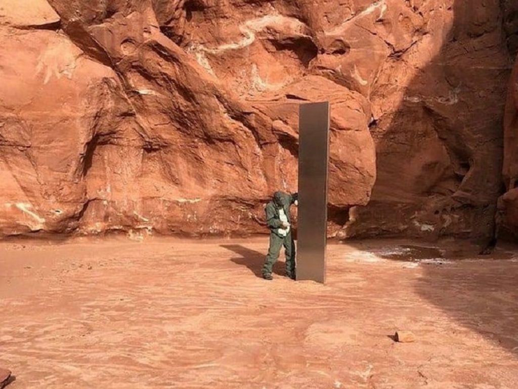 Misterioso monolite trovato nel deserto dello Utah