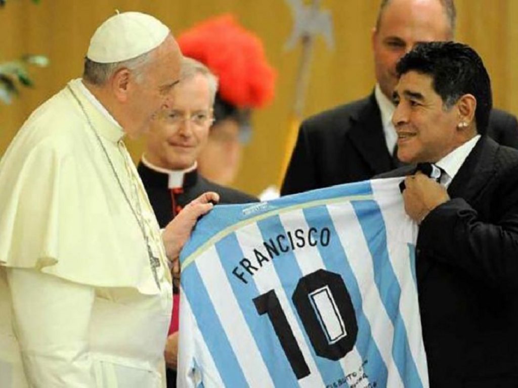 Papa Francesco ricorda Maradona nella preghiera