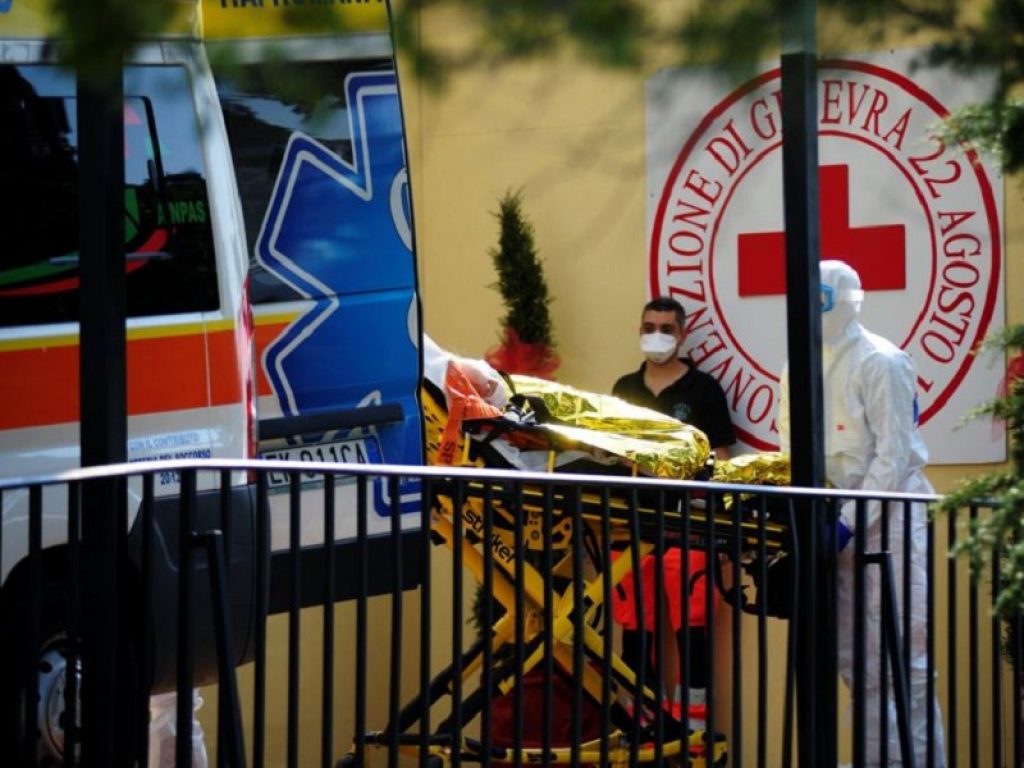 Quarta ondata Covid, Pronto Soccorso al collasso: “Impossibile ricoverare pazienti”. Lo denuncia la Società Italiana della Medicina di Emergenza Urgenza