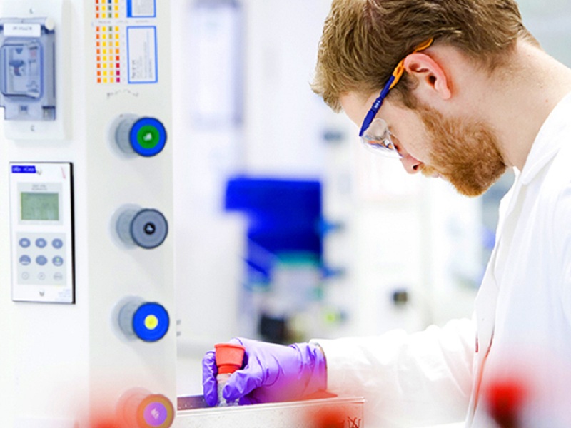 La molecola adagrasib, nuovo inibitore di KRAS, promettente in alcuni tumori solidi secondo lo studio di fase 1/2 KRYSTAL-1