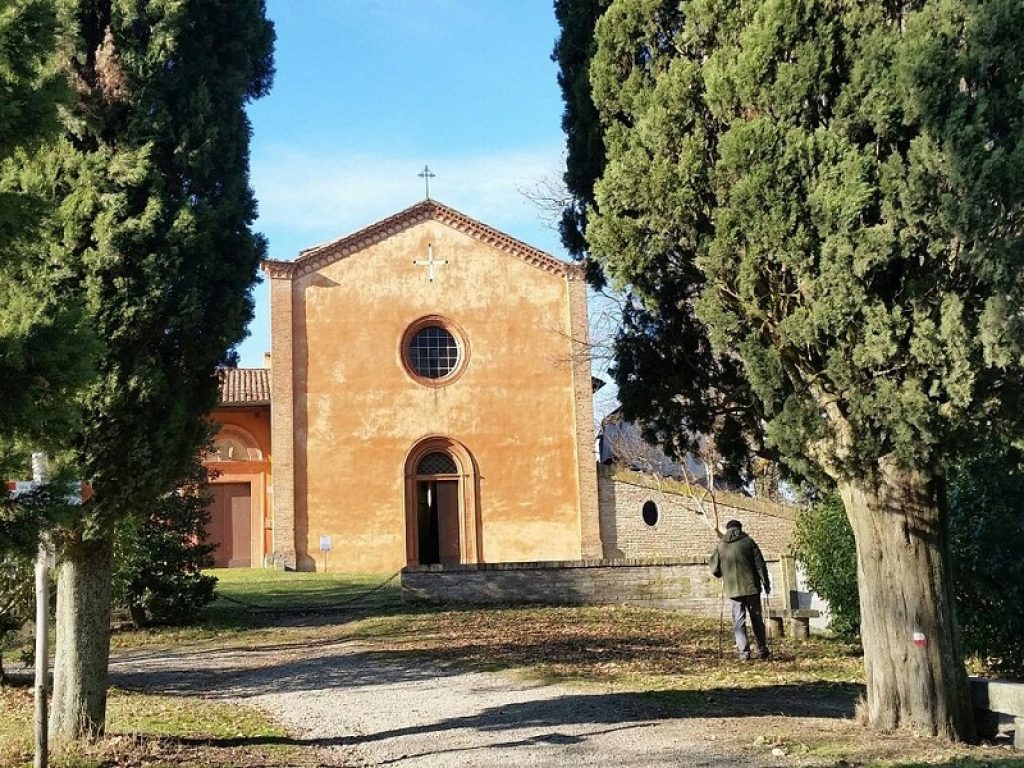Parroco chiude sentieri per l'Eremo di Ronzano