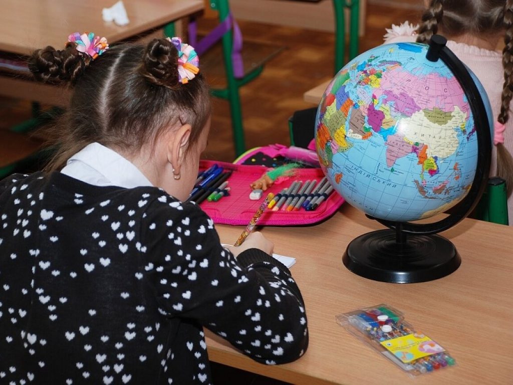 A scuola niente più voti ma giudizi descrittivi. Illustrata ai sindacati la nuova ordinanza sulle valutazioni, Azzolina: "Investiti 7 miliardi"