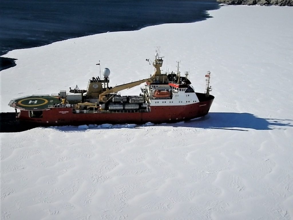 La nave oceanografica Laura Bassi arriverà in Antartide il 16 dicembre per portare rifornimenti alla stazione italiana Mario Zucchelli
